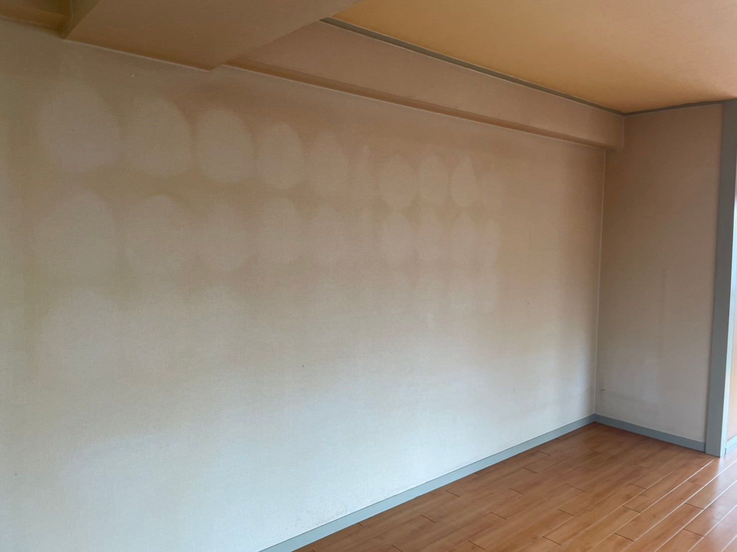 ポスター跡 Before
